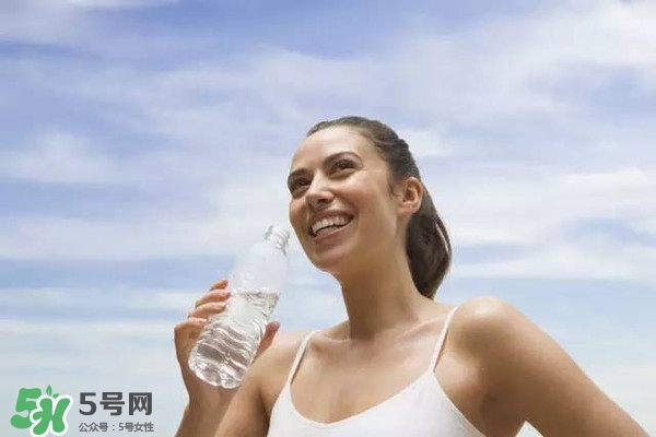 30天不喝飲料，妹子的對比照令人震驚 喝白開水的好處