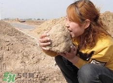 女子30年吃1噸土 異食癖是缺什么？