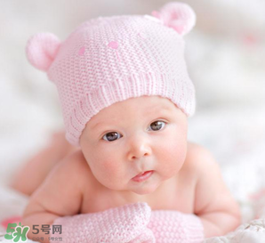 寶寶中暑的癥狀是什么？寶寶夏天如何判斷是否中暑？