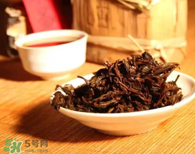 普洱茶發(fā)霉了怎么處理？普洱茶發(fā)霉了還能喝嗎？