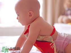 夏天寶寶睡覺(jué)穿什么好？夏天寶寶睡覺(jué)能光著睡嗎？