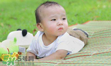 夏天寶寶睡覺(jué)穿什么好？夏天寶寶睡覺(jué)能光著睡嗎？