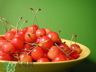哺乳期能吃櫻桃嗎？哺乳期吃櫻桃寶寶會上火嗎？