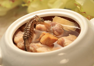 鱷魚肉燉湯要去皮嗎？鱷魚肉煲湯新鮮的好還是干的好