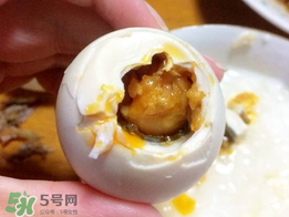 咸鴨蛋煮多久能熟？咸鴨蛋是煮還是蒸?
