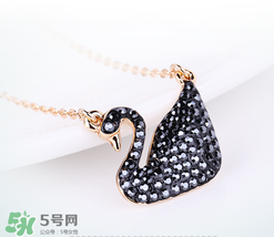 施華洛世奇黑天鵝項(xiàng)鏈多少錢(qián)？施華洛世奇黑天鵝項(xiàng)鏈專(zhuān)柜價(jià)格