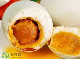 咸鴨蛋能帶上飛機(jī)嗎？飛機(jī)上能帶鴨蛋嗎？
