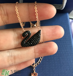 施華洛世奇黑天鵝是什么材質(zhì)？施華洛世奇黑天鵝是水晶嗎？