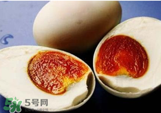 咸鴨蛋放久了還能吃嗎？咸鴨蛋放臭了還能吃嗎？