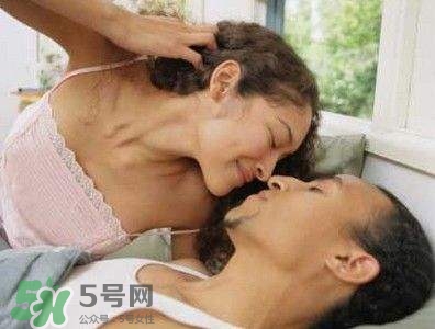 用延時噴劑后需要戴避孕套嗎？延時噴劑說明及其使用方法