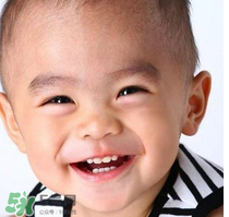 兒童換牙還沒掉就長(zhǎng)牙正常嗎？?jī)和瘬Q牙先長(zhǎng)牙是為什么？