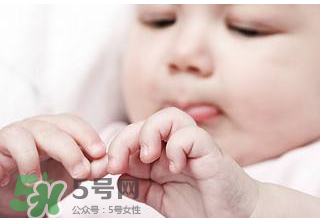 寶寶指甲凹凸不平是什么原因？寶寶指甲凹凸不平正常嗎？
