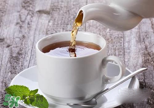 胃脹氣可以喝蜂蜜水嗎？胃脹氣可不可以喝蜂蜜水？