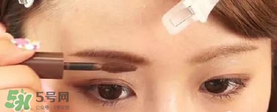 安耐曬安熱沙眉筆怎么用？安耐曬防水液體眉筆色號試色