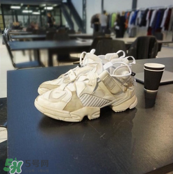 2018vetements reebok pump最新聯(lián)名運(yùn)動(dòng)鞋什么樣_好看嗎？
