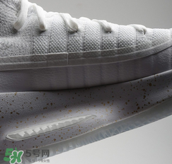 under armour curry4怎么樣？庫里第四代簽名鞋總決賽戰(zhàn)靴細節(jié)諜照
