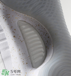under armour curry4怎么樣？庫里第四代簽名鞋總決賽戰(zhàn)靴細節(jié)諜照