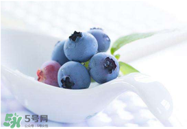 藍莓和牛奶可以一起吃嗎？吃完藍莓可以喝牛奶嗎？