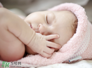 夏季怎么預(yù)防寶寶著涼？怎么預(yù)防寶寶涼著肚子？