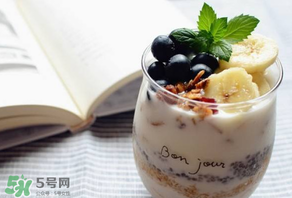 藍(lán)莓和香蕉能一起吃嗎？藍(lán)莓可以和香蕉榨汁嗎？