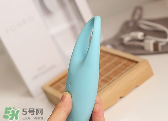 foreo眼部按摩儀怎么用？foreo iris眼部按摩儀使用方法