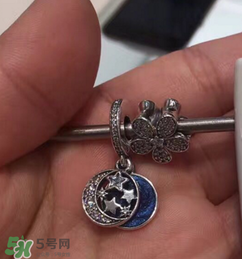 pandora繁星童話(huà)手鏈?zhǔn)鞘裁床馁|(zhì)？潘多拉繁星童話(huà)是銀的嗎？