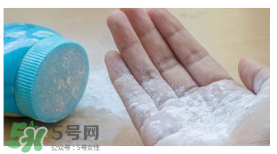 爽身粉對痱子有用嗎？爽身粉能預防痱子嗎？