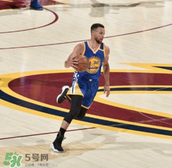 under armour curry4 low什么樣？庫里第四代總決賽戰(zhàn)靴低幫版諜照