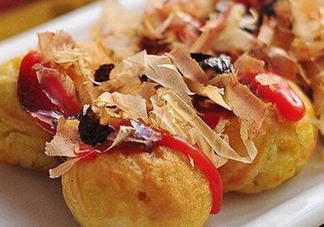 章魚燒是哪個(gè)國(guó)家的小吃？章魚燒上面的皮是什么