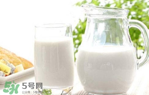 芭蕉能和牛奶一起吃嗎？牛奶可以和芭蕉一起吃嗎