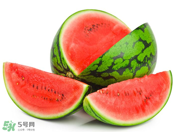 催熟的西瓜能吃嗎？催熟的西瓜吃了會怎樣？