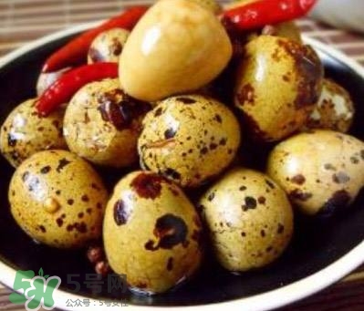 鵪鶉蛋能和胡蘿卜一起吃嗎？鵪鶉蛋能放多久？