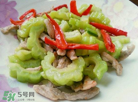 苦瓜炒肉怎么炒不苦？苦瓜炒肉怎么做才不苦？