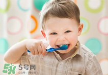 寶寶長(zhǎng)牙會(huì)拉肚子嗎？寶寶長(zhǎng)牙會(huì)發(fā)燒嗎？