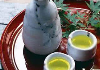 竹葉青酒不能和什么一起吃？喝竹葉青酒要注意什么？