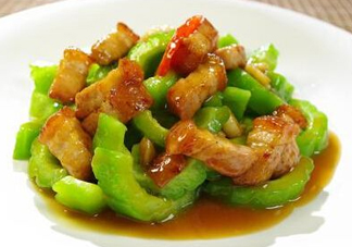 苦瓜炒肉怎么炒不苦？苦瓜炒肉怎么做才不苦？