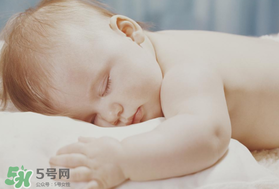 寶寶需要枕頭嗎？寶寶多大可以用枕頭？