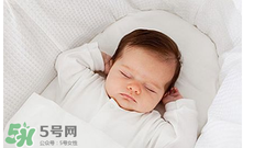 寶寶需要枕頭嗎？寶寶多大可以用枕頭？