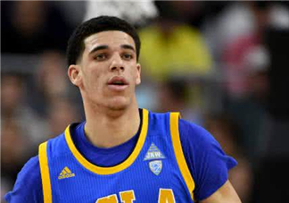 lonzo ball球哥2017湖人戰(zhàn)靴簽名球鞋多少錢(qián)？