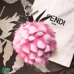 fendi小菠蘿毛球掛件多少錢？芬迪菠蘿毛球價(jià)格