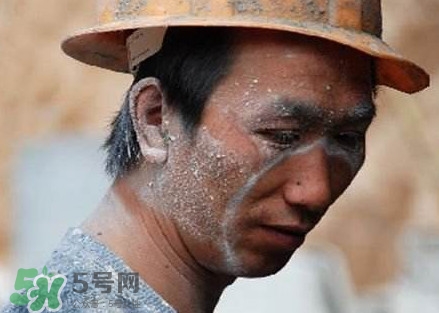 矽肺病和塵肺病哪個比較嚴重？矽肺病與塵肺病的區(qū)別