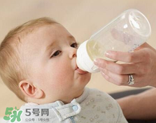 膽堿和?；撬釋?duì)寶寶的好處 奶粉需要添加膽堿和牛磺酸嗎
