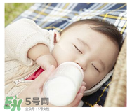 母乳寶寶要比喂奶粉的寶寶體質(zhì)好嗎 母乳比奶粉營(yíng)養(yǎng)嗎？