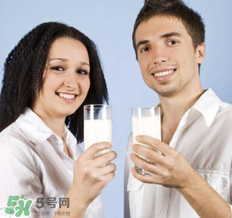 脫脂奶粉什么時(shí)候喝最好？脫脂奶粉什么時(shí)候喝？