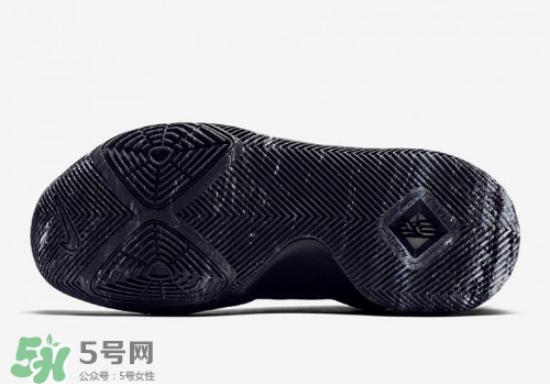 nike kyrie 3 triple black多少錢？耐克歐文3代純黑配色專柜價(jià)格