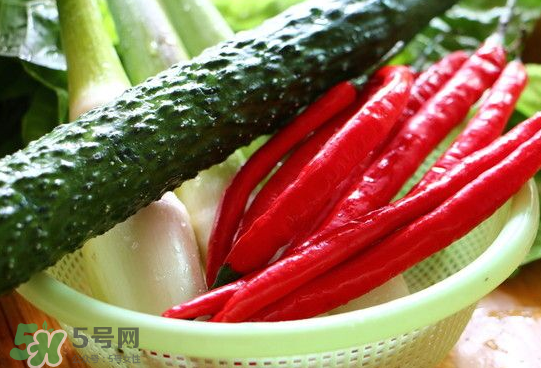辣椒和黃瓜能一起吃嗎？黃瓜和辣椒一起吃好嗎？