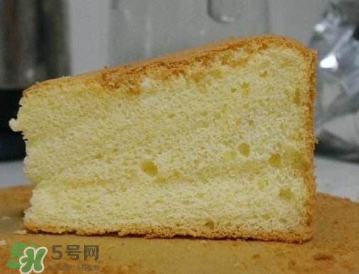 戚風(fēng)蛋糕怎么脫模？戚風(fēng)蛋糕倒扣多久脫模