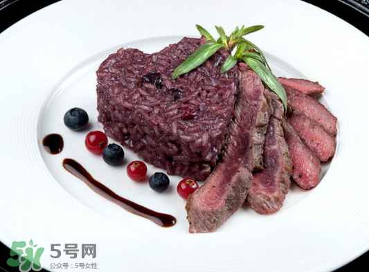 藍(lán)莓和牛肉能一起吃嗎？藍(lán)莓和牛肉會(huì)過(guò)敏嗎？