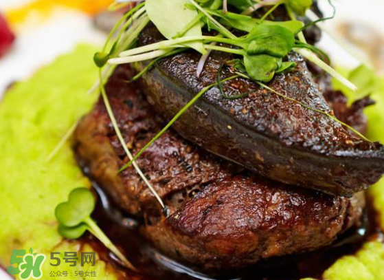 藍(lán)莓和牛肉能一起吃嗎？藍(lán)莓和牛肉會(huì)過(guò)敏嗎？