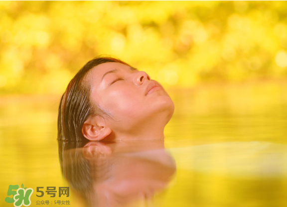 夏天可以泡溫泉嗎？冬天泡溫泉好還是夏天泡溫泉好？